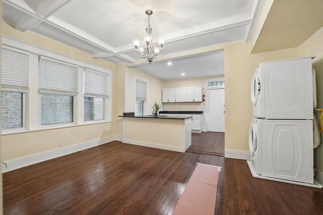 3555 S King Drive 1N, Chicago, IL 60653