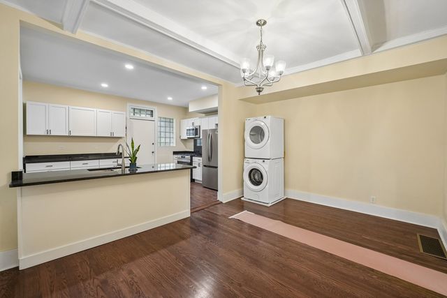 3555 S King Drive 1N, Chicago, IL 60653