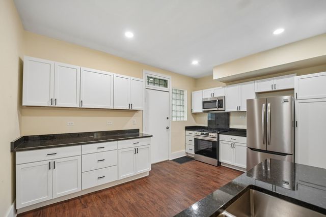 3555 S King Drive 1N, Chicago, IL 60653