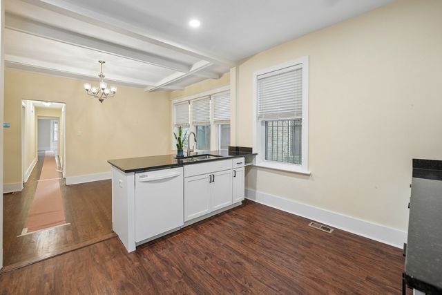 3555 S King Drive 1N, Chicago, IL 60653