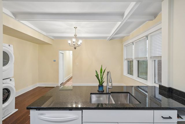 3555 S King Drive 1N, Chicago, IL 60653