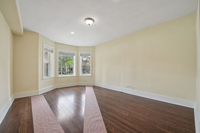 3555 S King Drive 1N, Chicago, IL 60653