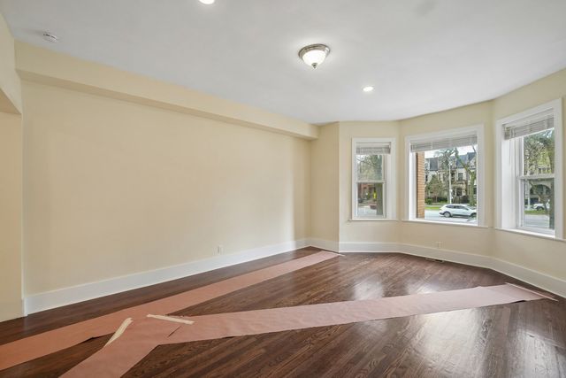 3555 S King Drive 1N, Chicago, IL 60653