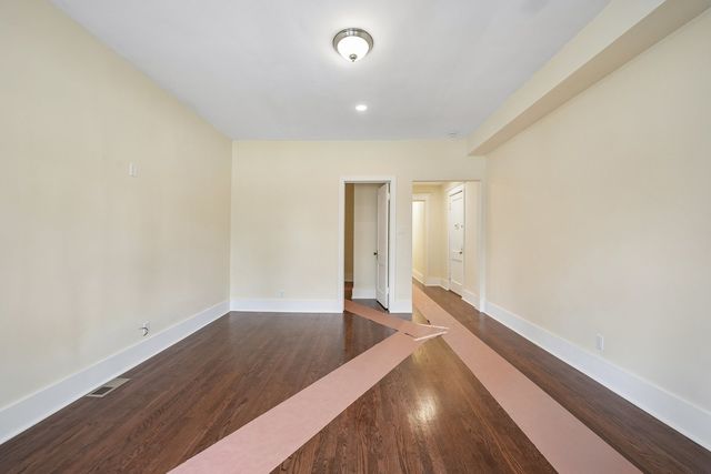 3555 S King Drive 1N, Chicago, IL 60653