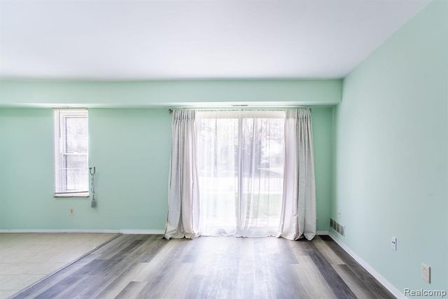 31993 W 12 Mile Road 109, Farmington, MI 48334