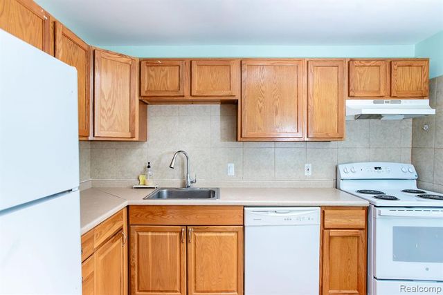 31993 W 12 Mile Road 109, Farmington, MI 48334