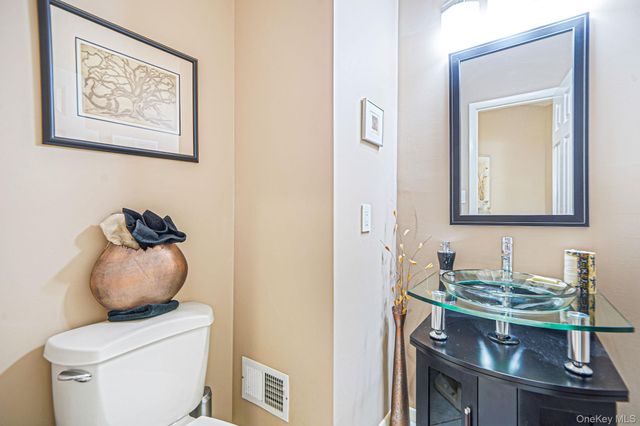 31 Willow Ridge Drive, Smithtown, NY 11787