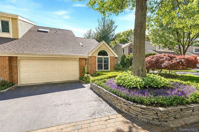 31 Willow Ridge Drive, Smithtown, NY 11787