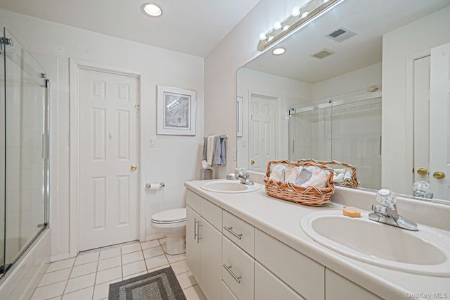 31 Willow Ridge Drive, Smithtown, NY 11787