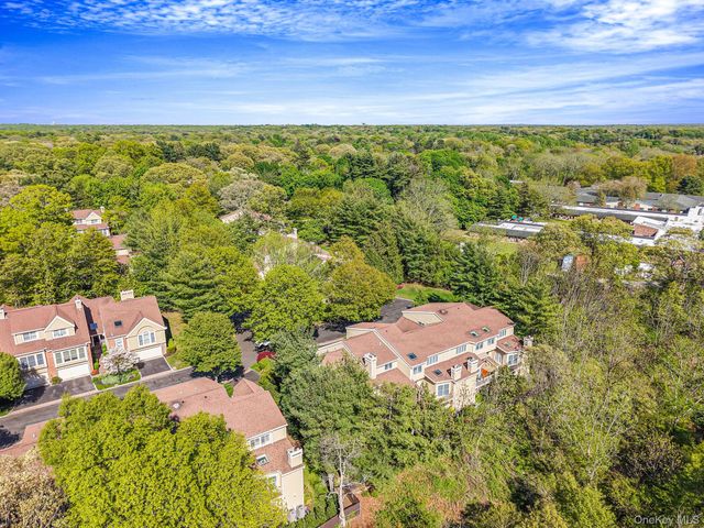 31 Willow Ridge Drive, Smithtown, NY 11787