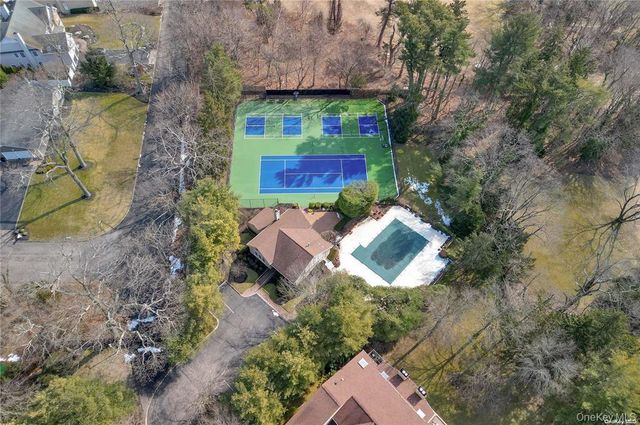31 Willow Ridge Drive, Smithtown, NY 11787
