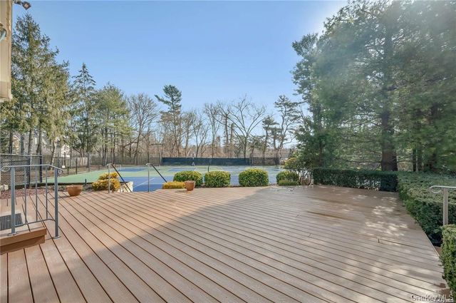 31 Willow Ridge Drive, Smithtown, NY 11787