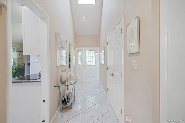 31 Willow Ridge Drive, Smithtown, NY 11787