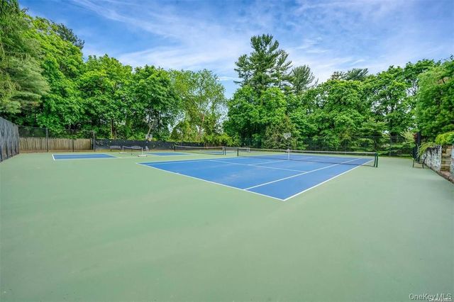 31 Willow Ridge Drive, Smithtown, NY 11787