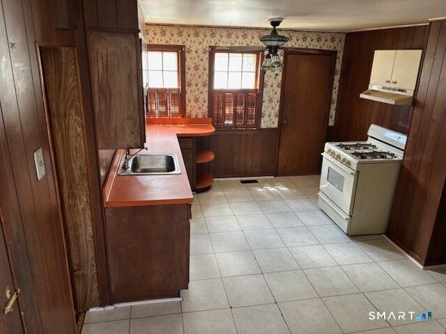 347 Iranistan Avenue, Bridgeport, CT 06604