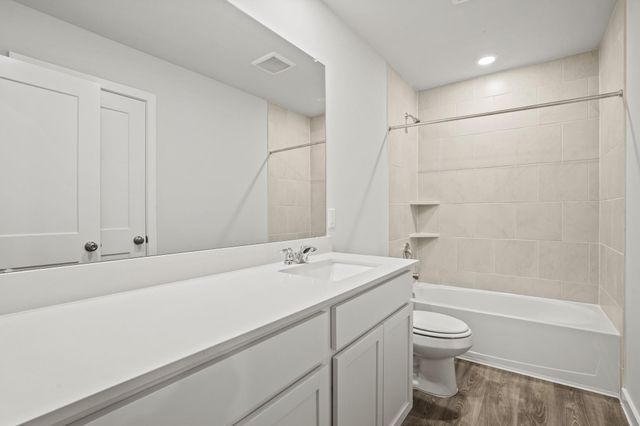 512 Shoreview Drive, Conroe, TX 77303