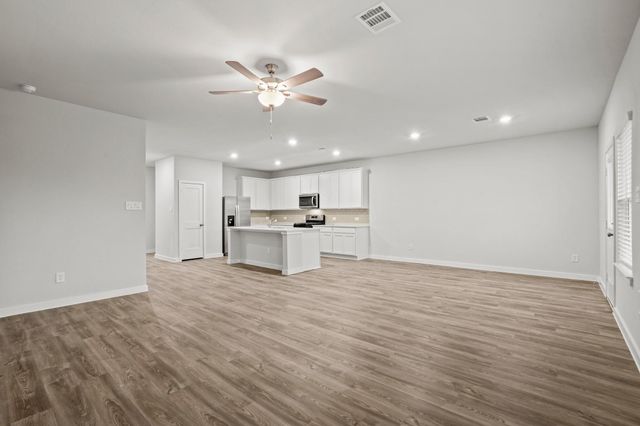 512 Shoreview Drive, Conroe, TX 77303