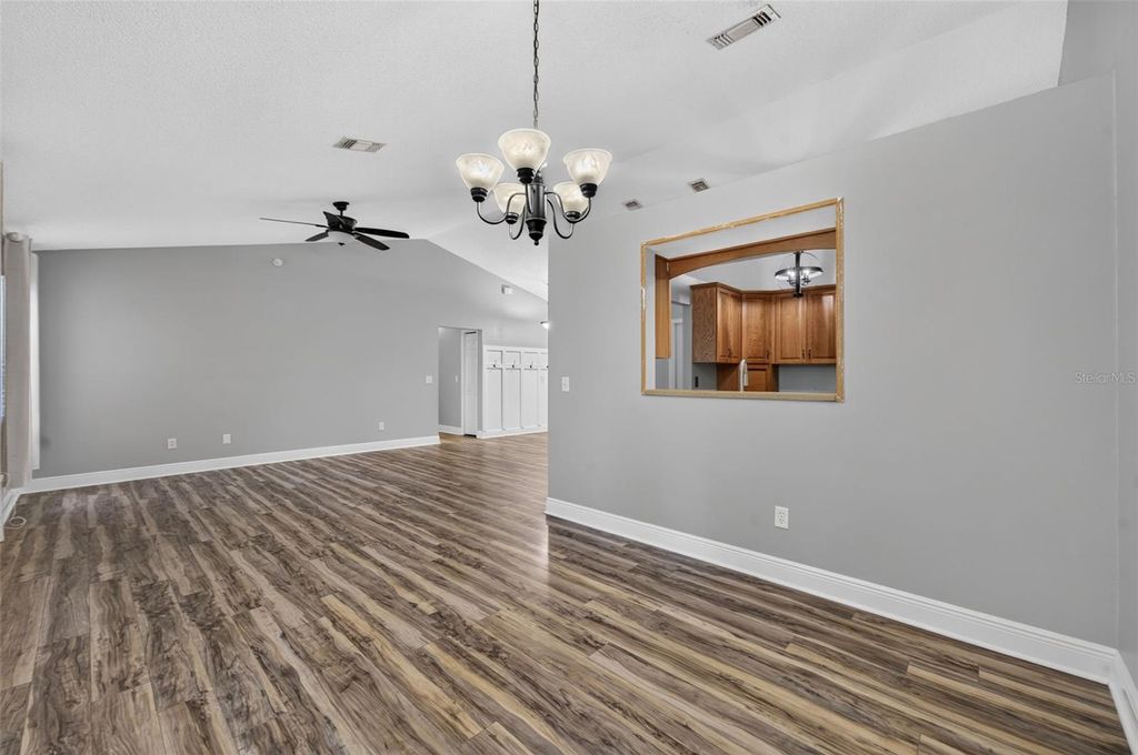 Image 11 of property listing at 1022 WARD CIRCLE, Oviedo, FL 32765
