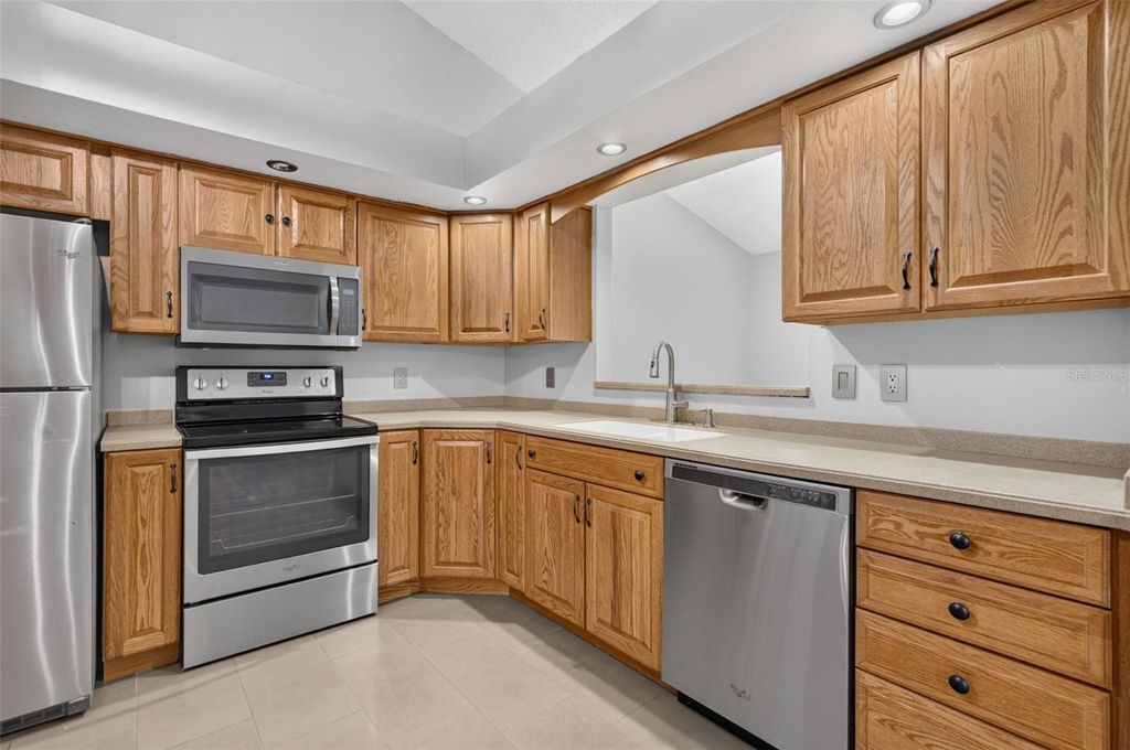 Image 15 of property listing at 1022 WARD CIRCLE, Oviedo, FL 32765