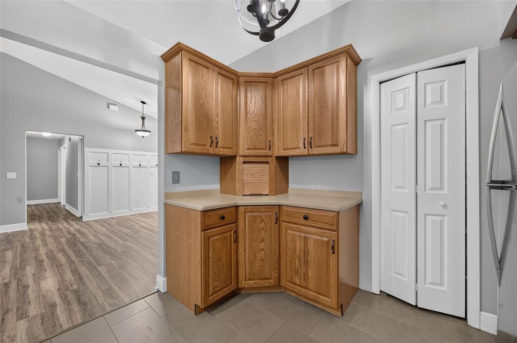 Image 17 of property listing at 1022 WARD CIRCLE, Oviedo, FL 32765