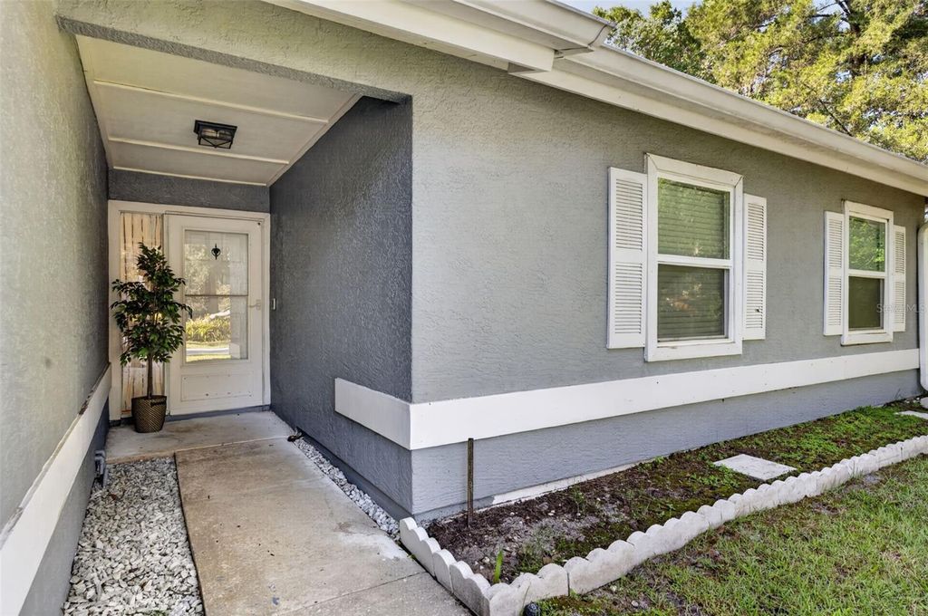 Image 3 of property listing at 1022 WARD CIRCLE, Oviedo, FL 32765