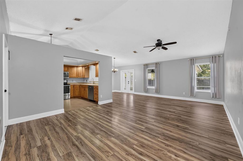 Image 4 of property listing at 1022 WARD CIRCLE, Oviedo, FL 32765