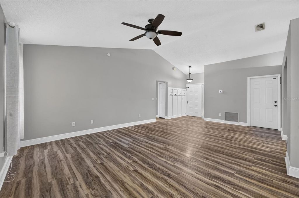Image 8 of property listing at 1022 WARD CIRCLE, Oviedo, FL 32765