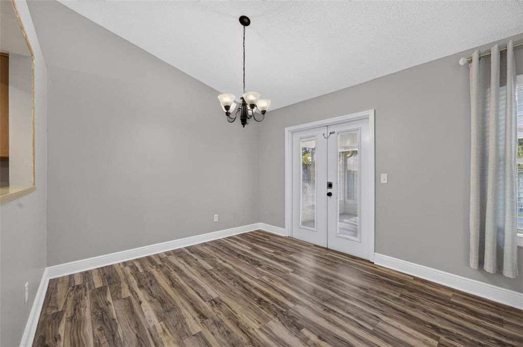 Image 10 of property listing at 1022 WARD CIRCLE, Oviedo, FL 32765