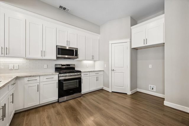 603 Link Road F, Houston, TX 77009