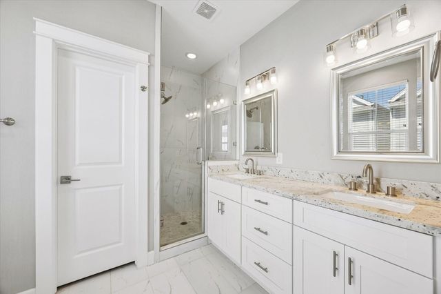 603 Link Road F, Houston, TX 77009