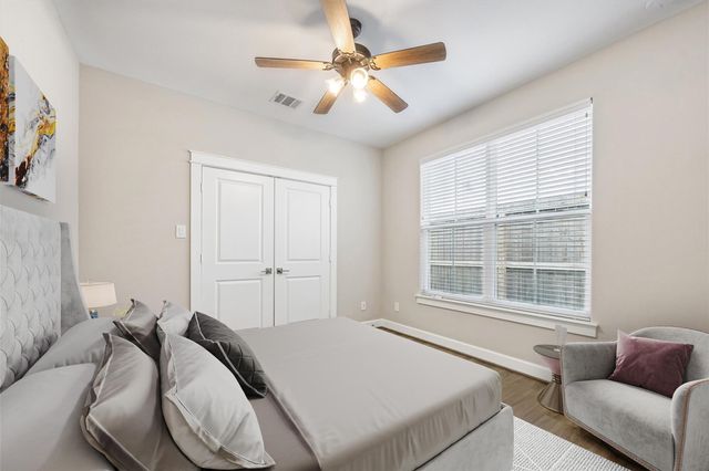 603 Link Road F, Houston, TX 77009