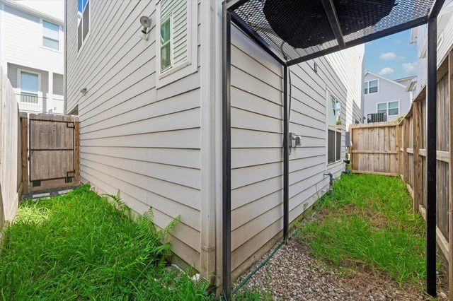 603 Link Road F, Houston, TX 77009