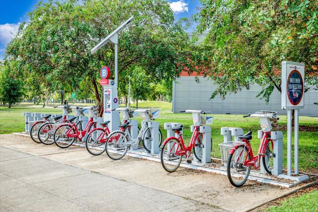 603 Link Road F, Houston, TX 77009