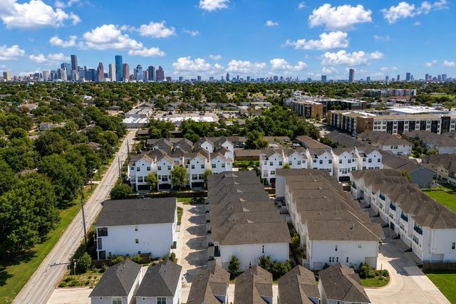 603 Link Road F, Houston, TX 77009
