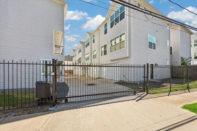 603 Link Road F, Houston, TX 77009