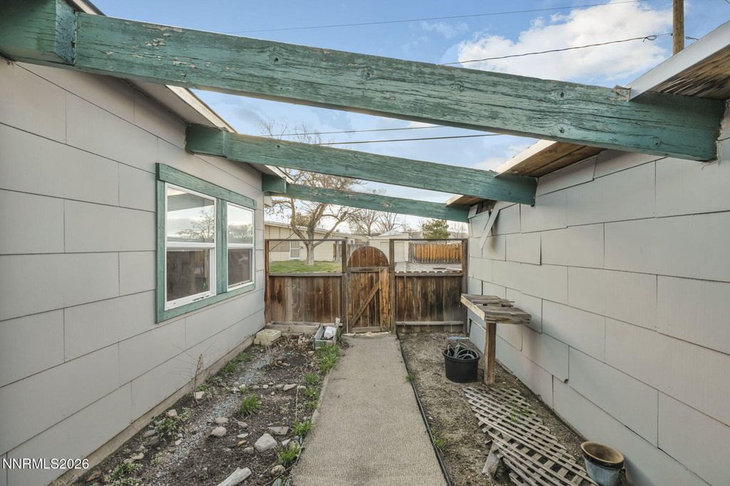 Image 19 of property listing at 11932 Rocky Mountain Street, Reno, NV 89506