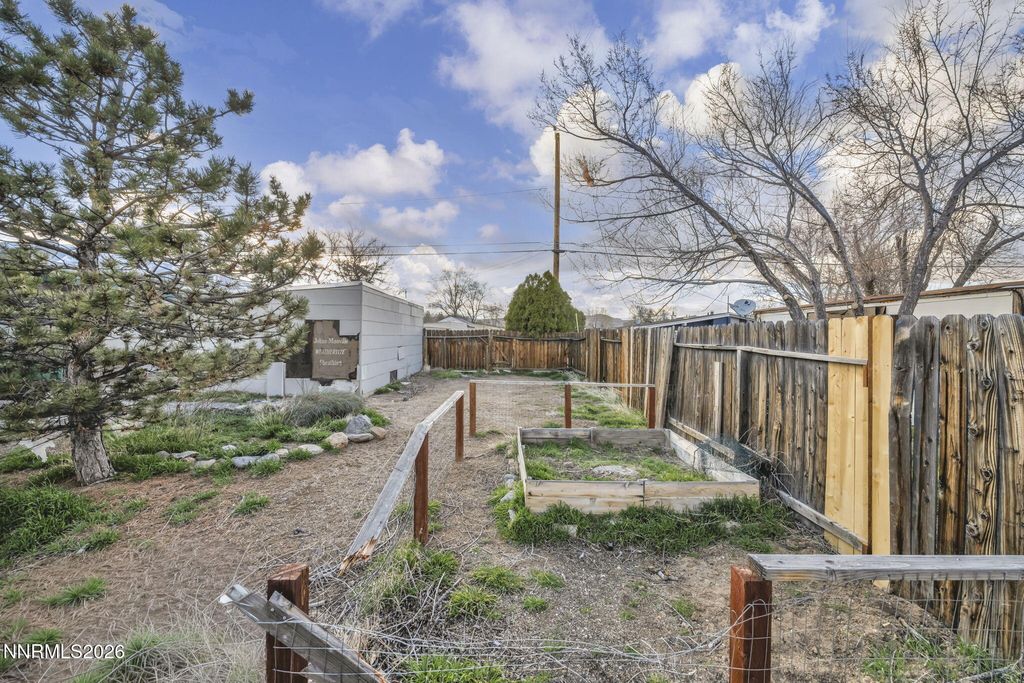 Image 22 of property listing at 11932 Rocky Mountain Street, Reno, NV 89506