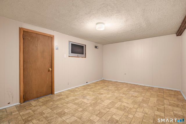 4 Bowen Road, North Haven, CT 06473