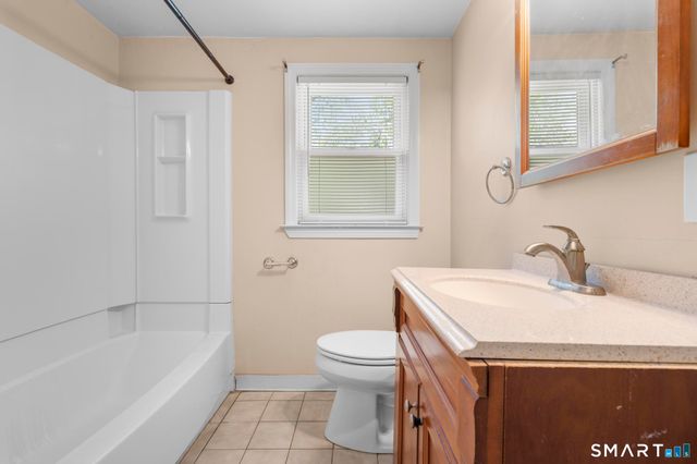 4 Bowen Road, North Haven, CT 06473