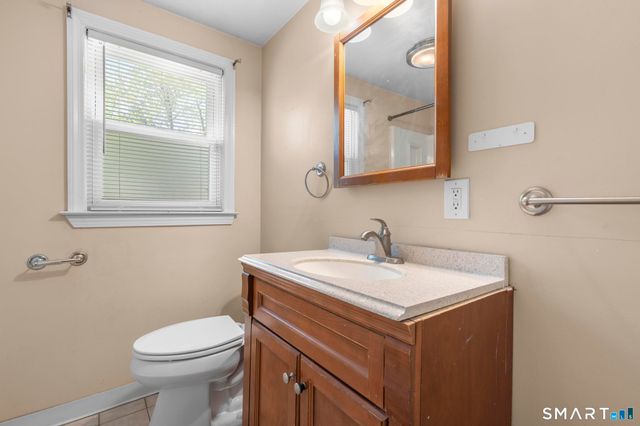 4 Bowen Road, North Haven, CT 06473
