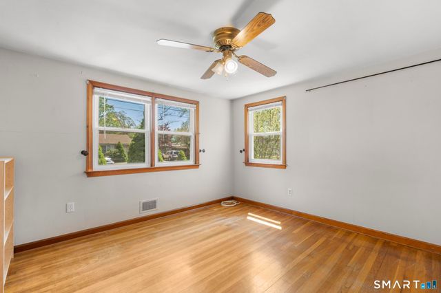 4 Bowen Road, North Haven, CT 06473