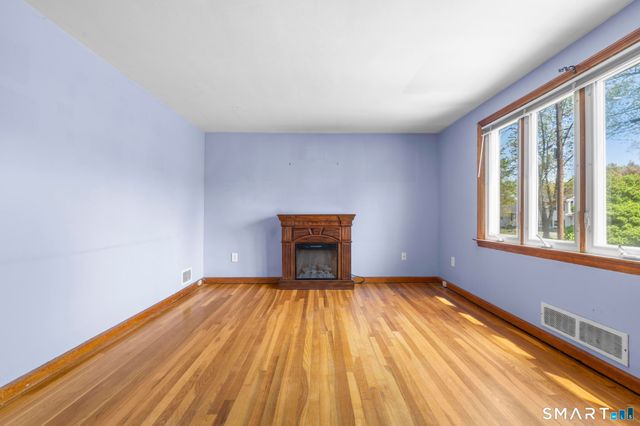 4 Bowen Road, North Haven, CT 06473
