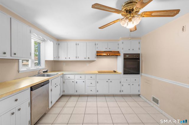 4 Bowen Road, North Haven, CT 06473