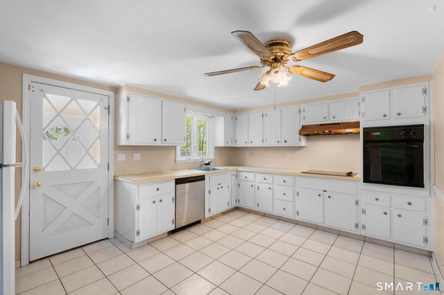 4 Bowen Road, North Haven, CT 06473