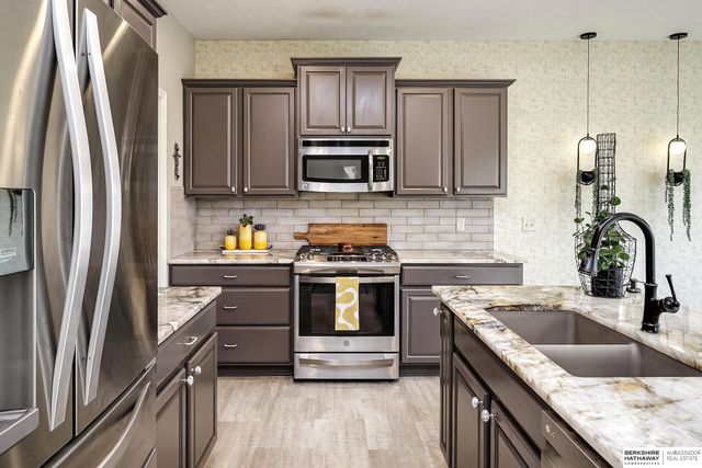 17505 Wirt Street, Omaha, NE 68116