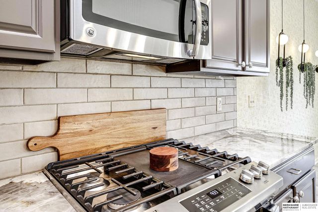 17505 Wirt Street, Omaha, NE 68116