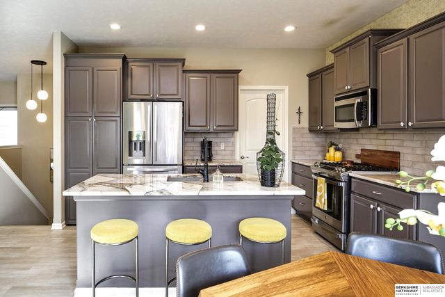 17505 Wirt Street, Omaha, NE 68116