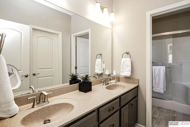 17505 Wirt Street, Omaha, NE 68116