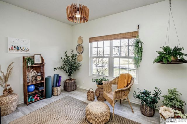 17505 Wirt Street, Omaha, NE 68116