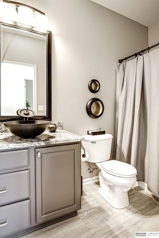 17505 Wirt Street, Omaha, NE 68116